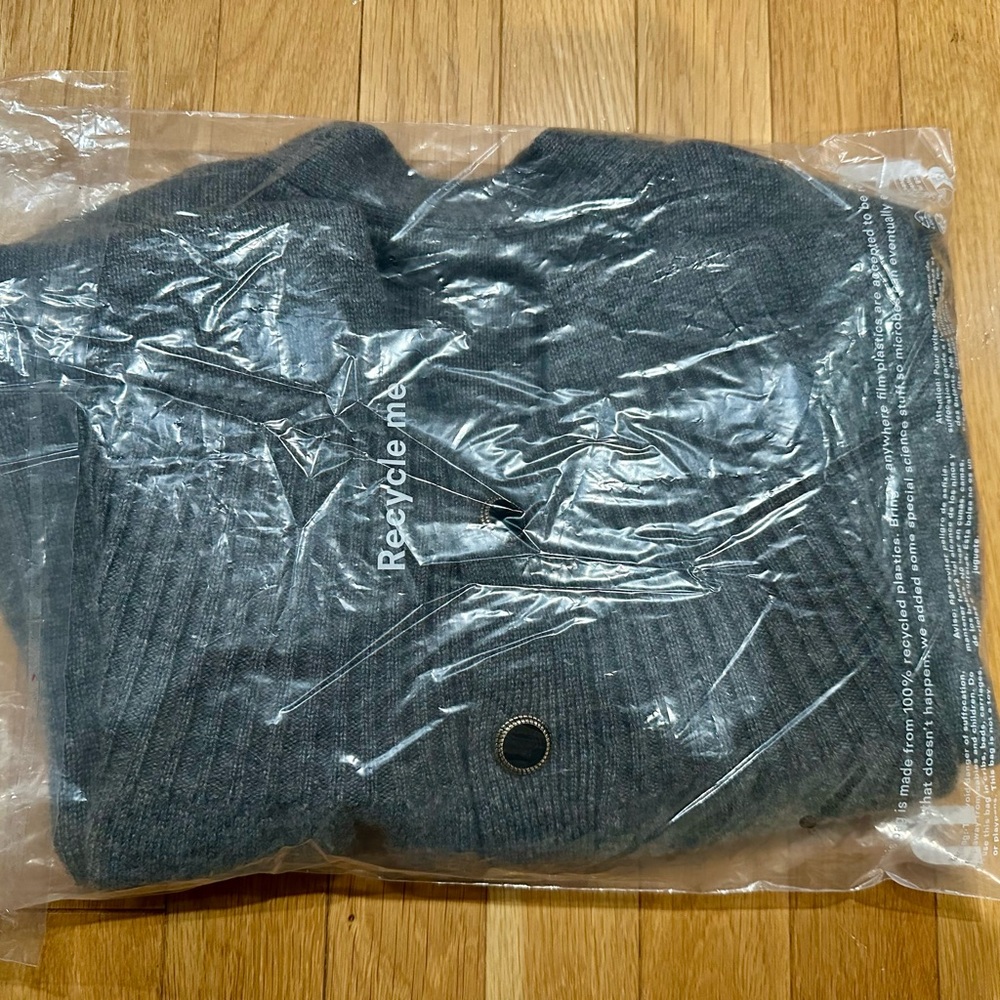 Reformation Hana Cashmere Sweater Cardigan in XS - Picture 6 of 10